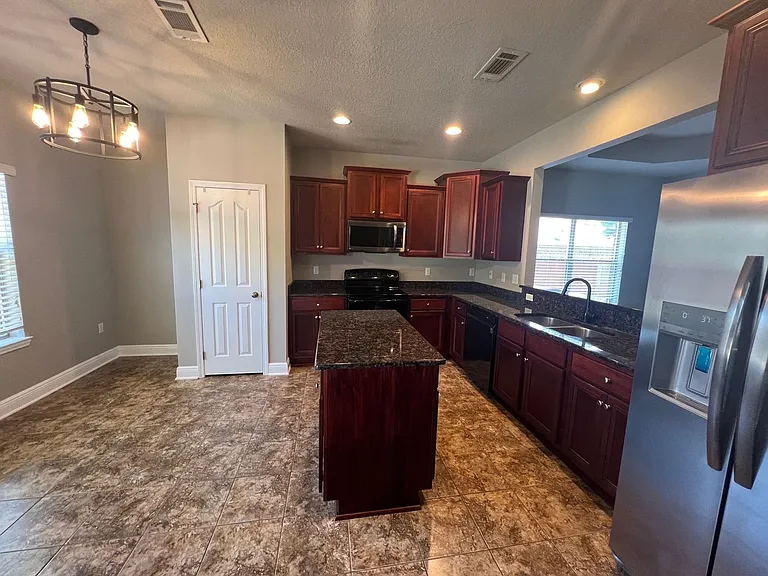 3068 Palm St — Photo 9
