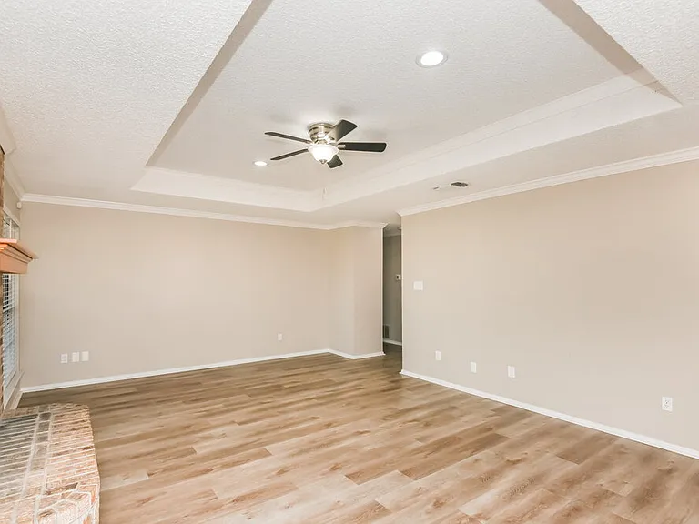 125 Camelot Dr — Photo 4