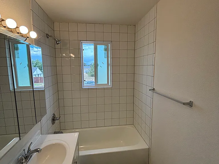 645 Voiles Pl #1 — Photo 11