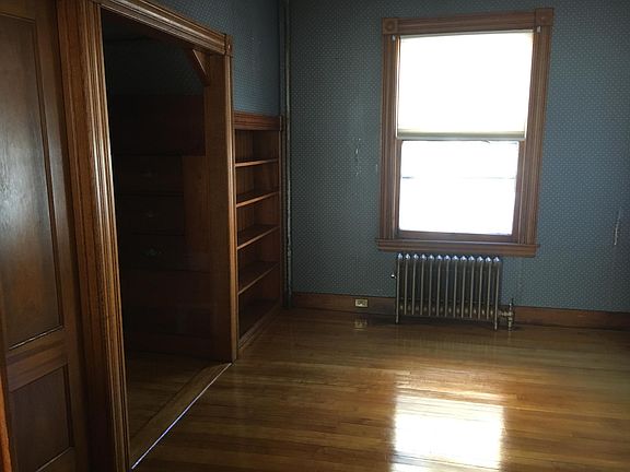 Sitting room with gas fireplace
