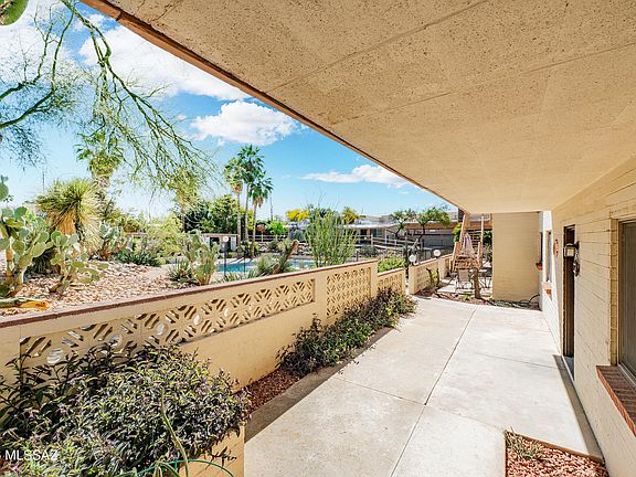 3rd image of 5901 N Oracle Rd #Road28