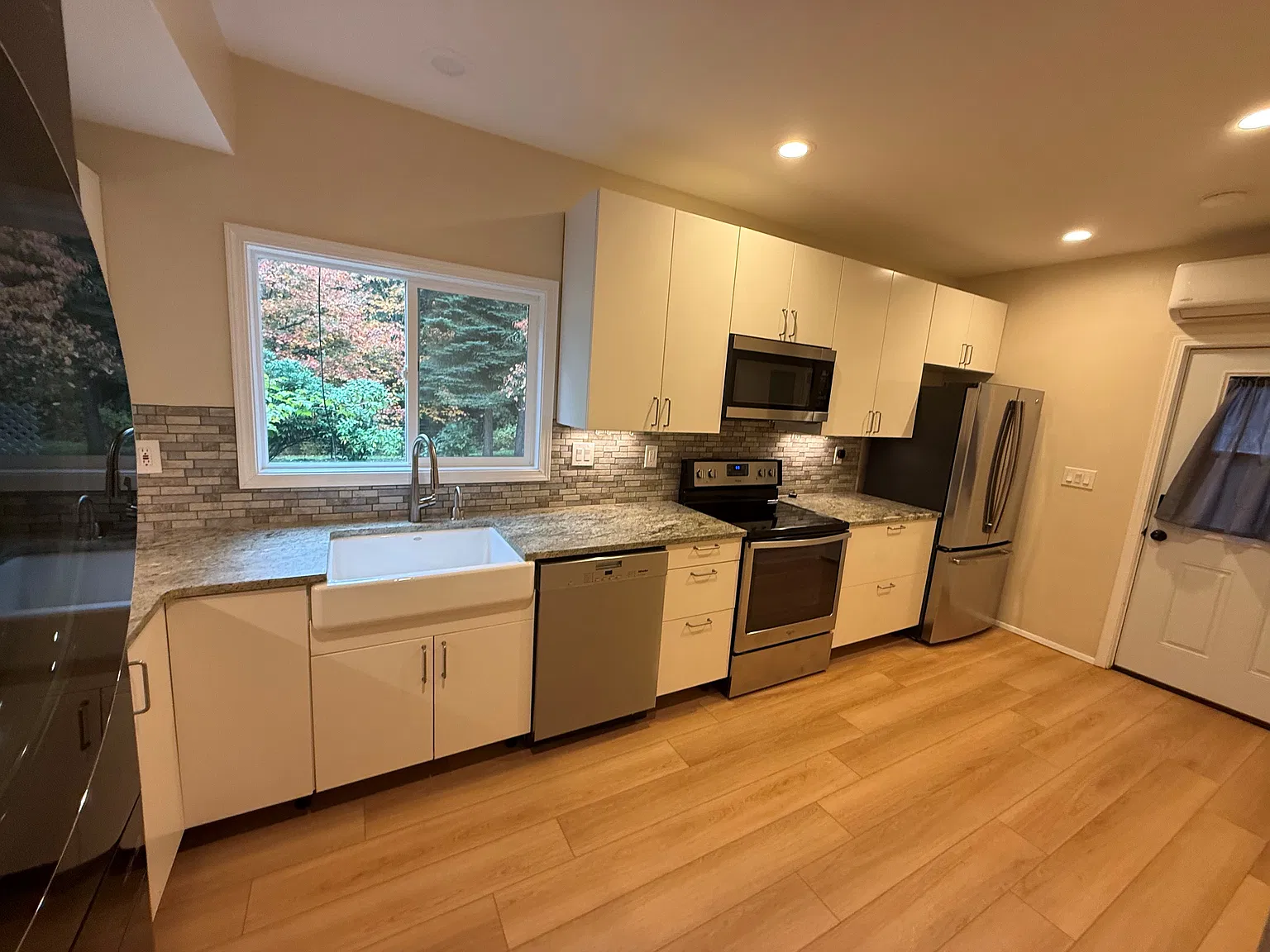 1 bed, 700 sqft, $1,600 — Photo 2