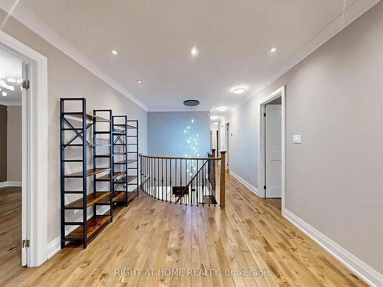 67 Bonnyview Dr — Photo 28