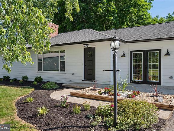 3rd image of 13242 Greensburg Rd #13244