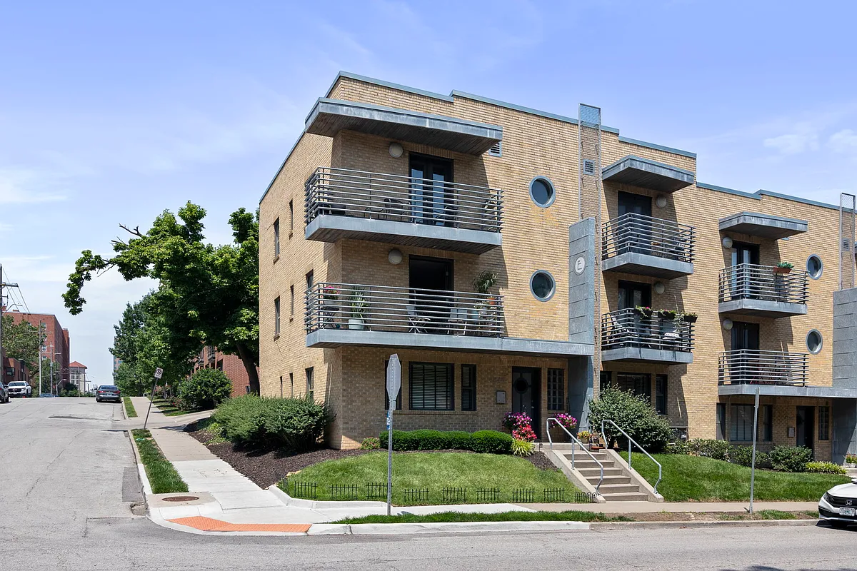 Building Photo - 4540 Broadway #4-B