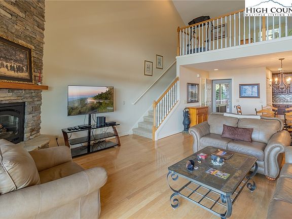 5th image of 419 Craggy Pointe #3A