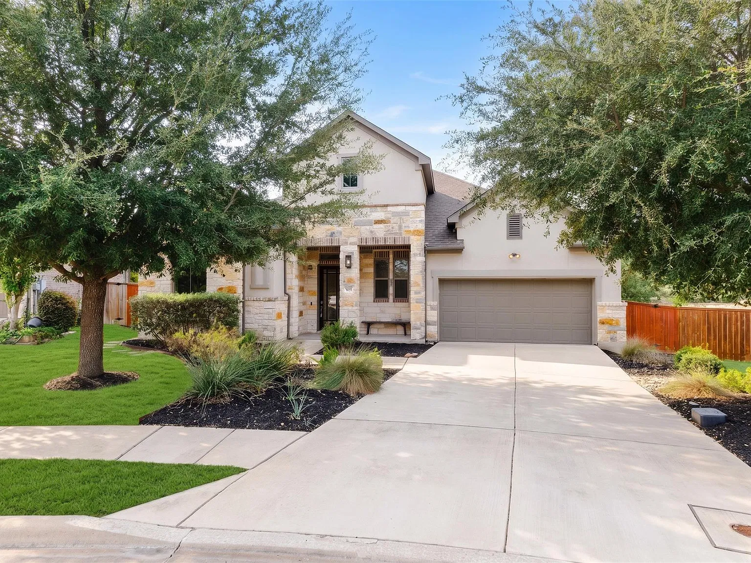 3 bed, 3.5 bath, 2747 sqft, $3,000 — Photo 2