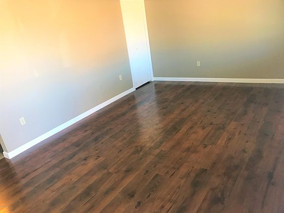 3rd image of 1527 E Cinnabar Ave #A