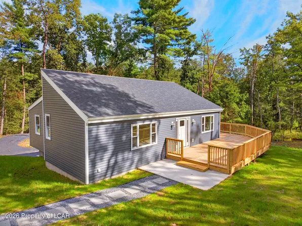 912 E Parkway Rd, Bear Creek Township, PA 18702