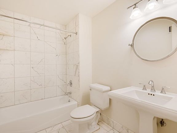 3rd image of 4000 Oak St APT 2