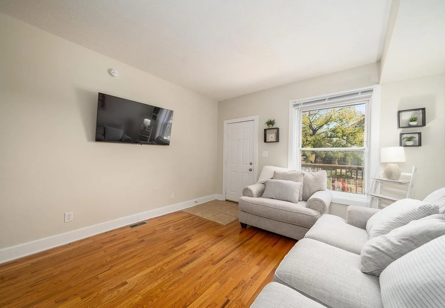 3 bed, 1.5 bath, $1,656 — Photo 4