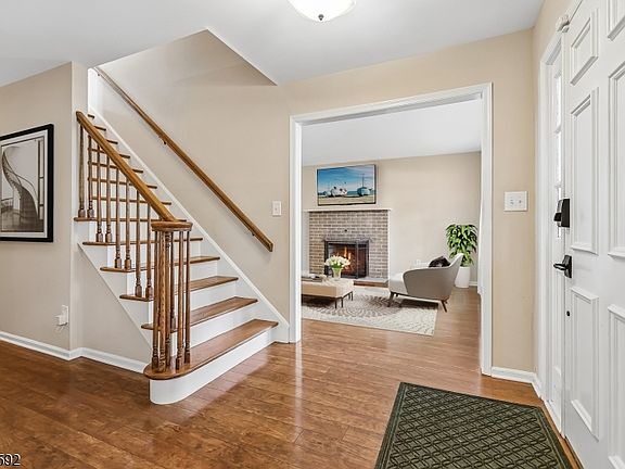4th image of 702 Boston Blvd