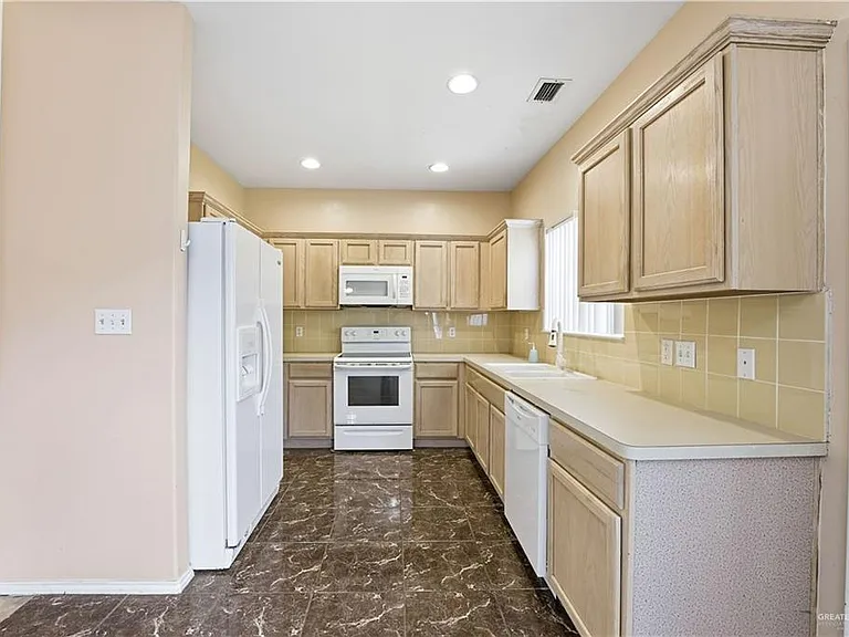 2417 Frontera Rd — Photo 6