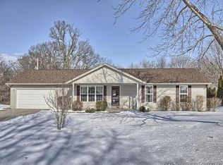 404 E South Mahomet Rd, Mahomet, IL 61853