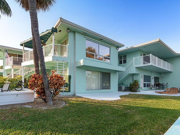 4th image of 810 SE 22nd Avenue #102