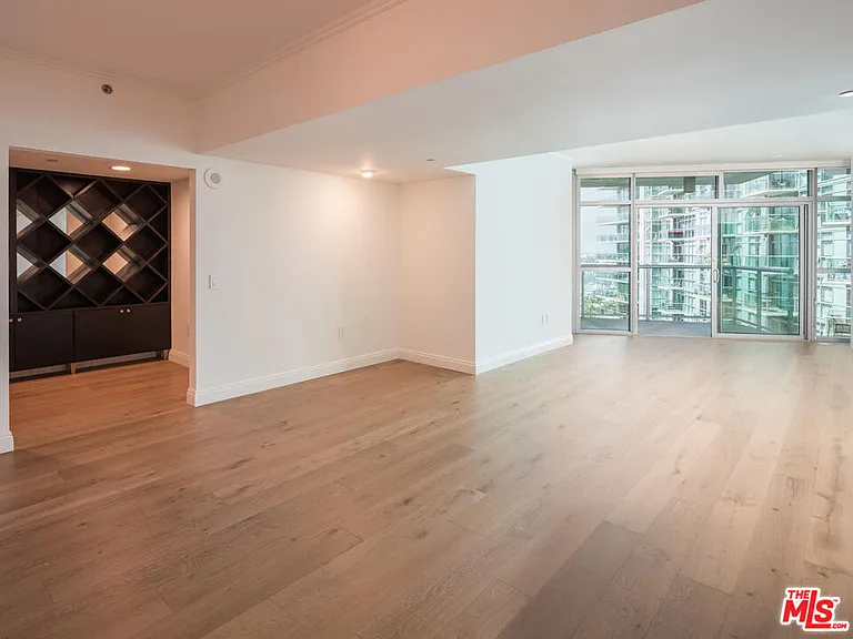 13650 Marina Pointe Dr #905 — Photo 8