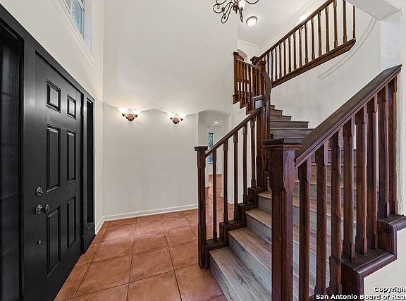3rd image of 8403 Bluff Bend Dr