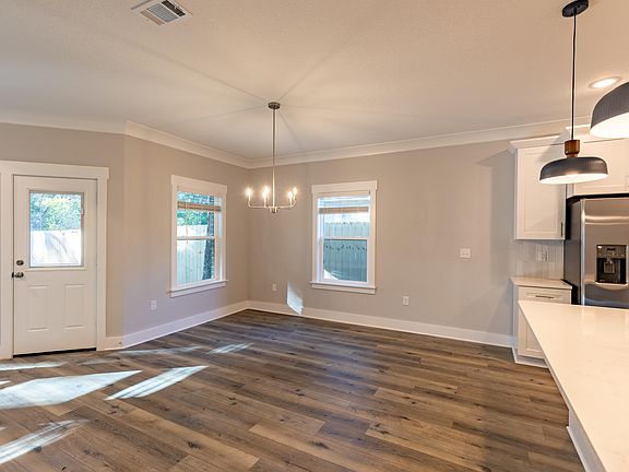5th image of 916 Linden Ave