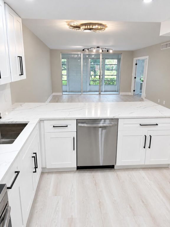 3900 Oaks Clubhouse Drive #101, photo 8