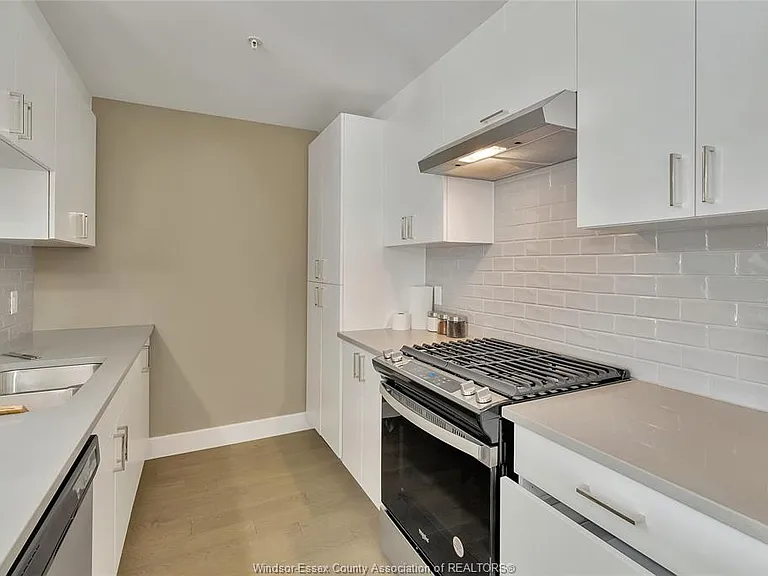 2550 Sandwich West Pkwy #303 — Photo 9