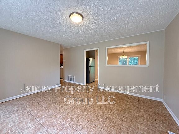 4th image of 1004 Oakland Dr