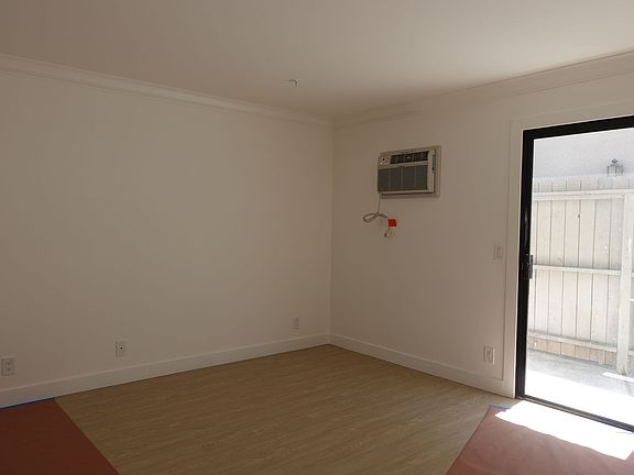3rd image of 11806 Venice Blvd #104