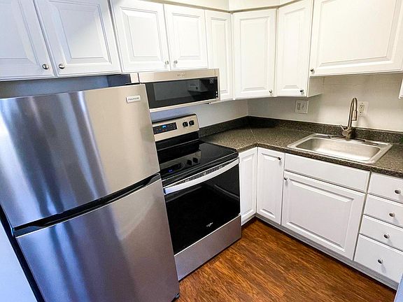 3rd image of 2820 Coolidge Hwy APT 4