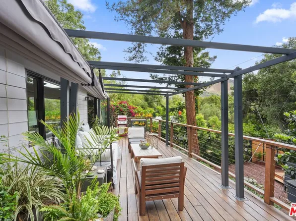 19817 Montau Dr, Topanga, CA 90290