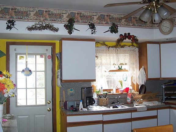 Eat In Kitchen
