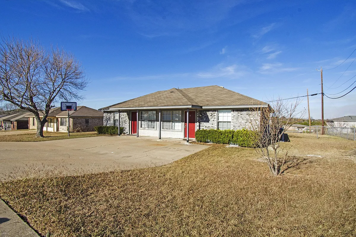 Building Photo - 907 North Dr #B