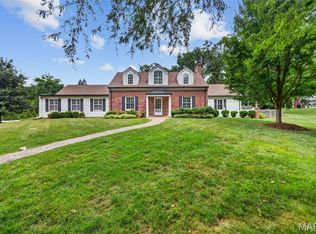 27 Ellsworth Ln, Saint Louis, MO 63124