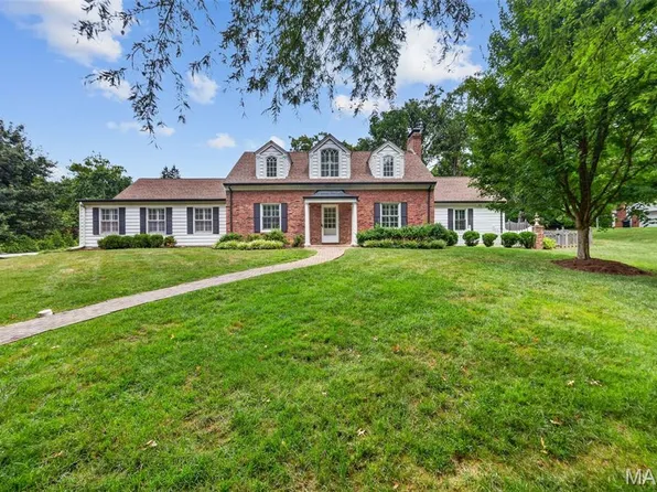 27 Ellsworth Ln, Saint Louis, MO 63124