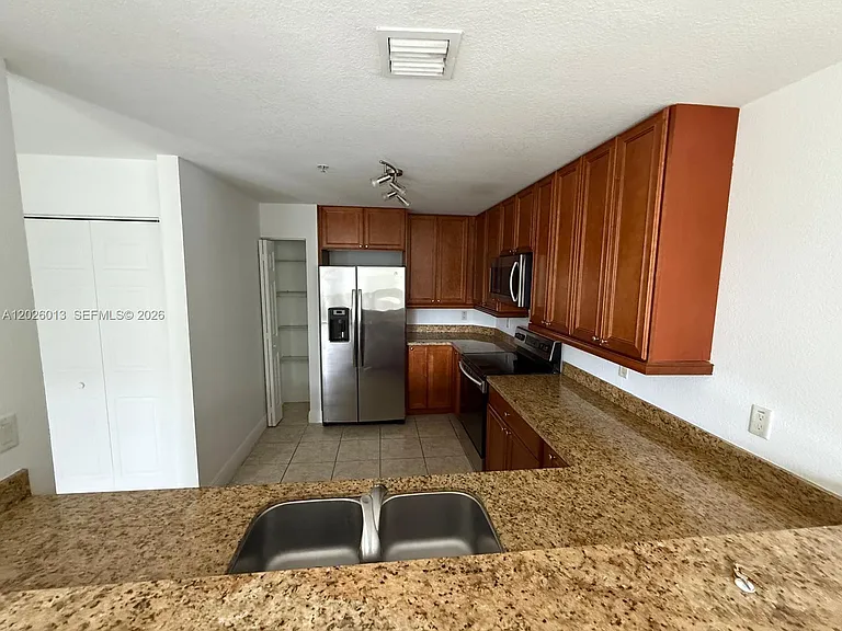 107 Mendoza Ave #201 — Photo 4