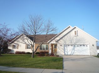 404 Rockrose Dr, Fond Du Lac, WI 54935