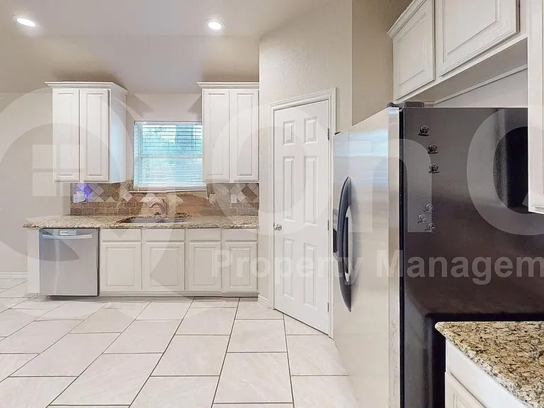 4828 Curzon Ave — Photo 1