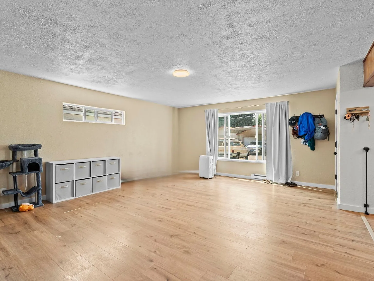 3 bed, 1160 sqft, $2,300 — Photo 4