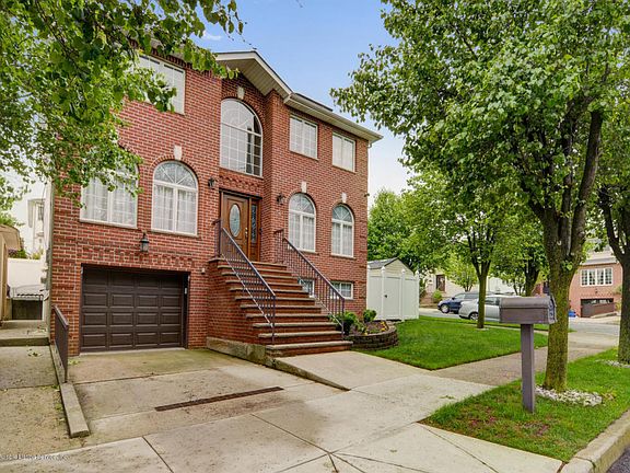 2nd image of 54 Hale St
