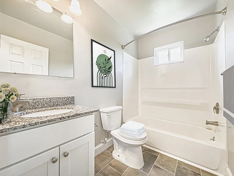 Creekside Apartments — Photo 15