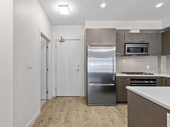 2nd image of 323 N 20th Ave SW #102