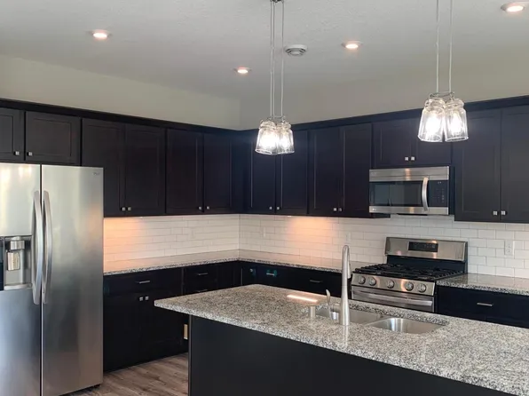 9952 Zilla St NW, Coon Rapids, MN 55433