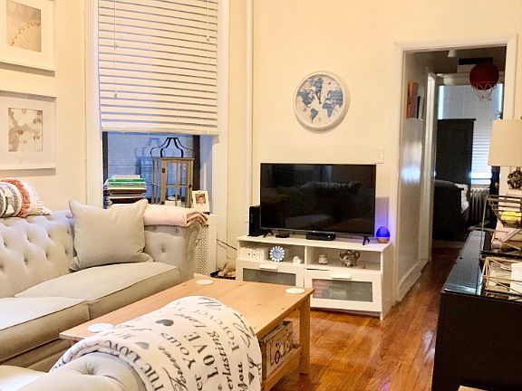 3rd image of 121 E 90th St APT 1C