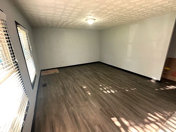 4th image of 9889 Norcrest Dr