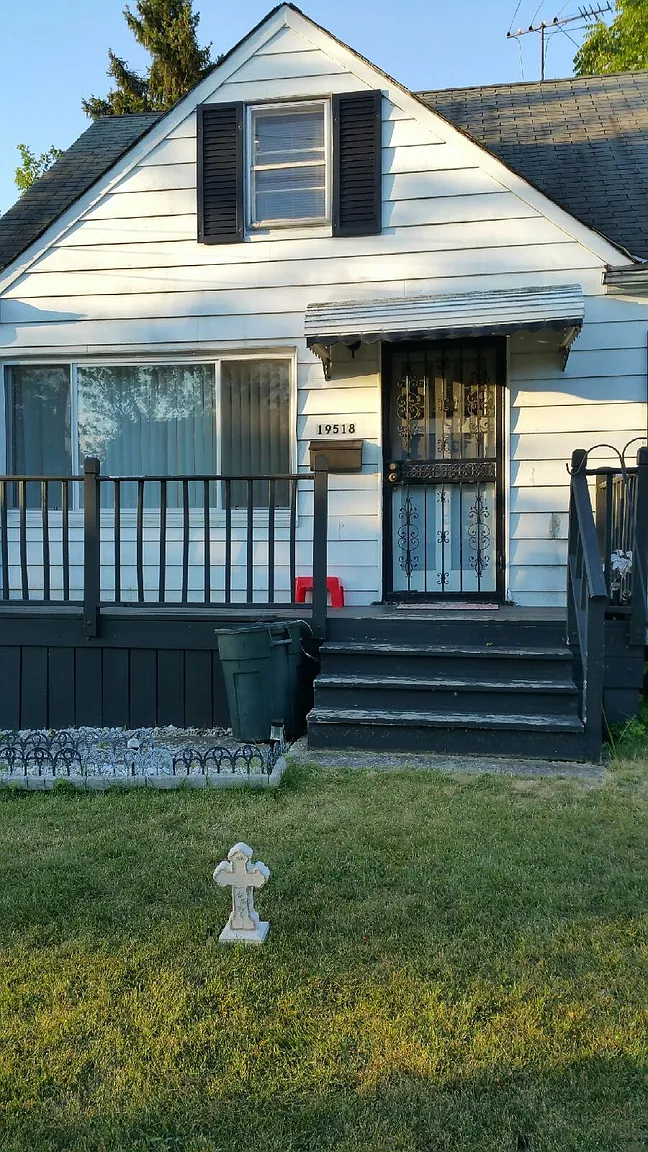 19518 Raymond St photo 1
