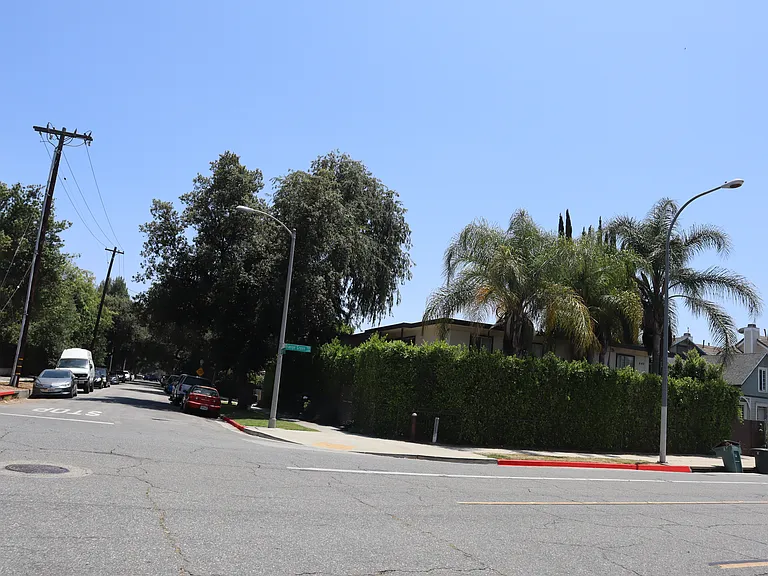 642 N Orange Grove Blvd #7 — Photo 9