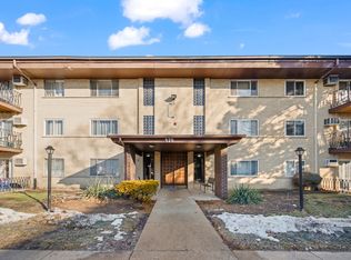 525 S Cleveland Ave APT 104, Arlington Heights, IL 60005