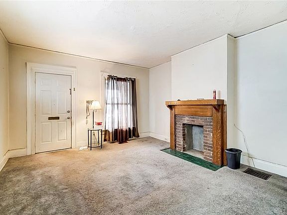 4th image of 816 Troy St