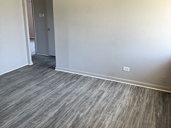 3rd image of 3220 W Kansas Ave