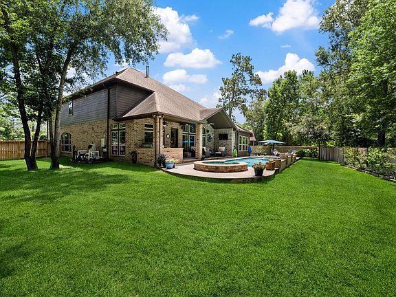 3rd image of 5802 Vineyard Creek Ln