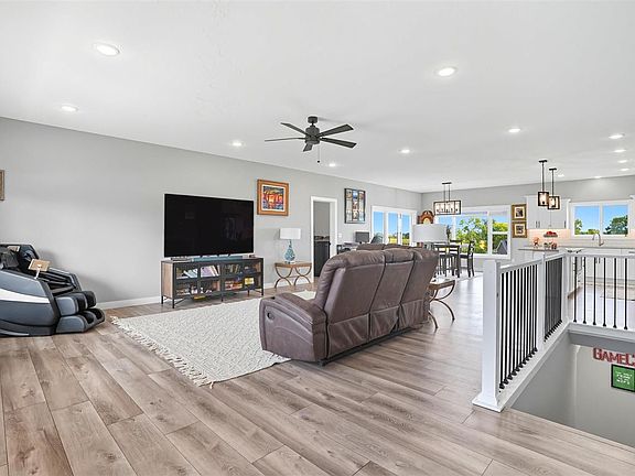 5th image of 600 Majestic Oak Rdg