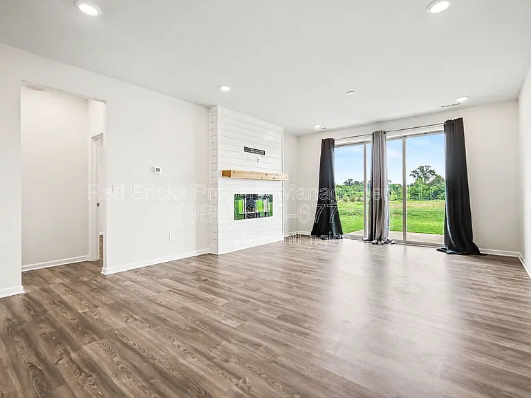 1007 Maylen Trce — Photo 12